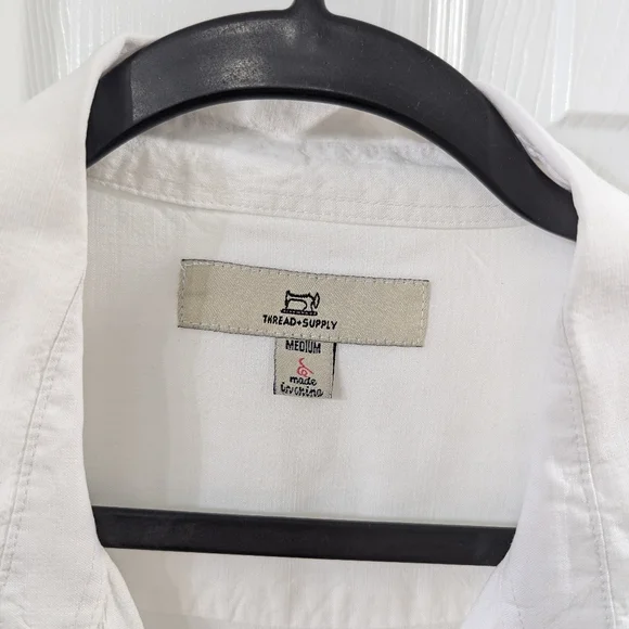 NWOT long sleeve button down M - Picture 3 of 4